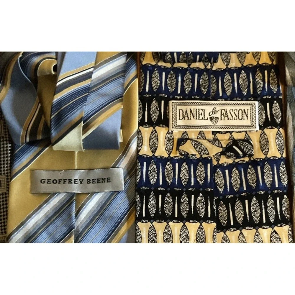 Lot Of 11 Men's Silk Neck Ties, Van Heusen,‎ IZod, Danel Craig, And More